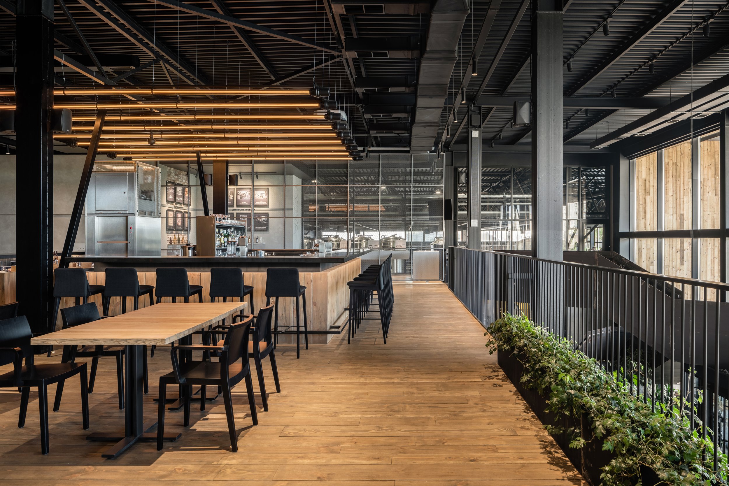 thiet-ke-va-thi-cong-noi-that-movi-coffee-and-beer