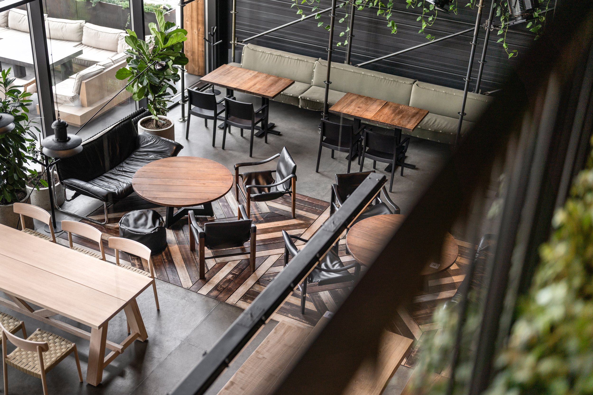 thiet-ke-va-thi-cong-noi-that-movi-coffee-and-beer