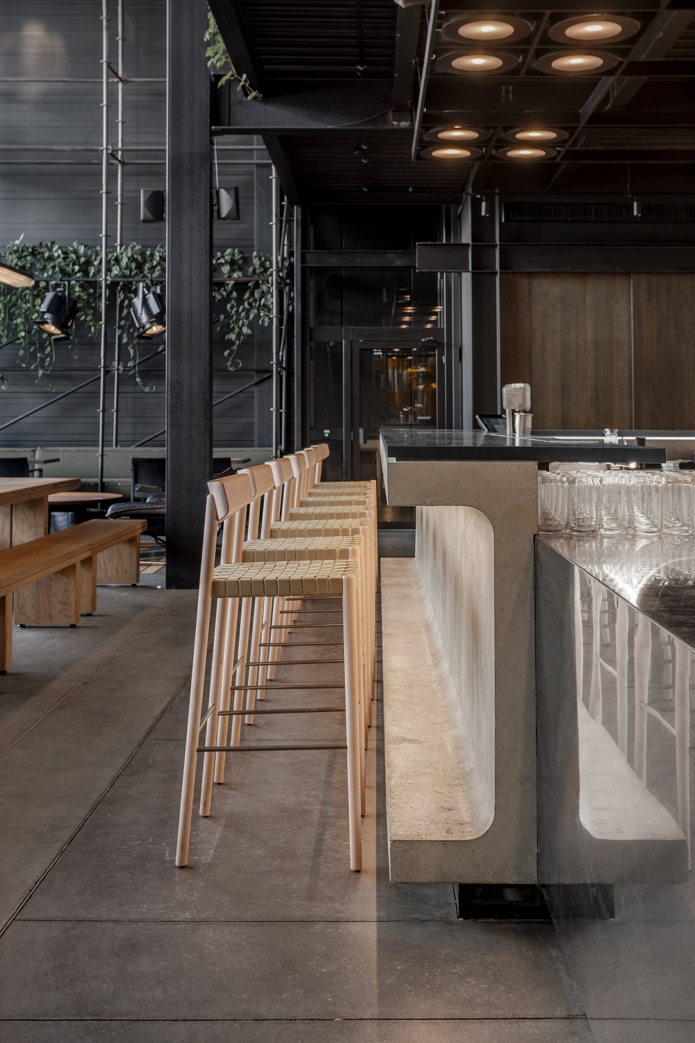 thiet-ke-va-thi-cong-noi-that-movi-coffee-and-beer